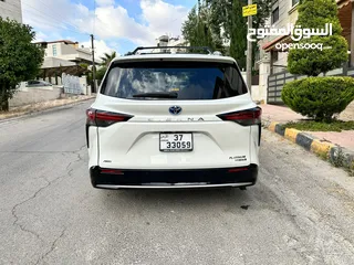  5 2021 Toyota Sienna Platinum Hybrid AWD