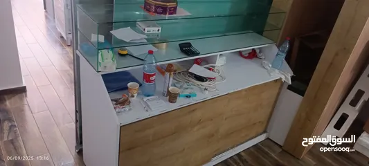  1 اثاث مكتب كاونتر خشب مع زجاج ولوح تعليق محل اتصالات للبيع