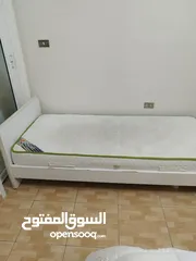  2 تخت خشب لاتيه مفرد ملبس فرومايكا  مع فرشه شبه جديده فقط 65 دينار