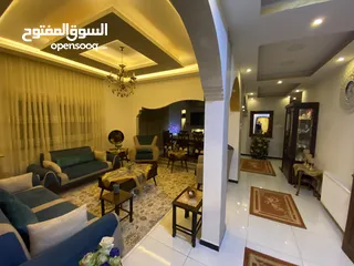  1 عماره ثلاث طوابق وروف بمواصفات خاصه للبيع في جبل الحسين