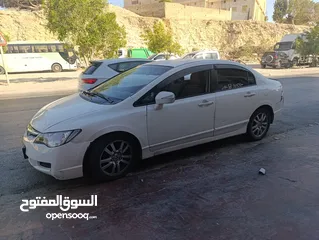  4 هوندا سيفيك للبيع كاش فقط يوجد بسيطه بالسياره البودي والميكانيكية  السياره صلاه النبي ع الشارع