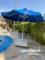  1 مظله شمسيه مع صندوق