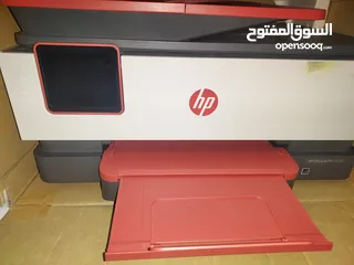  4 طابعه hp جوده عاليه تطبع بألوان بها مشكله في مكان وضع الأحبار .