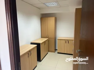  3 مكتب مميز مشطب ومصمم داخلي جلهز في منطقة قرب مكة مول