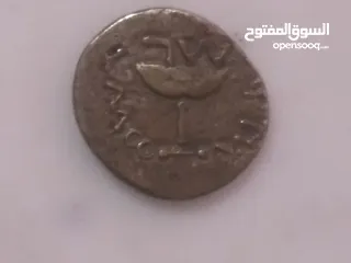  2 عملة معدنية عمرها 2000سنة