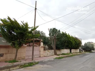  3 ارض سكنية للبيع في منطقة مأهولة
