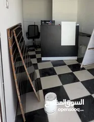  1 مكتب او طاولة ريسبشن