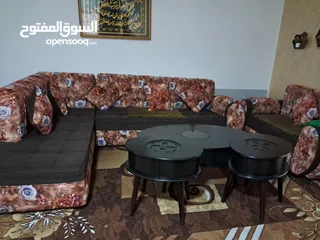  1 كورنر للبيع خشب سويدي ثقيل   بسعر مغري جداا بالاضافه لثلاث طاولات