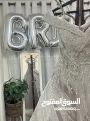  2 فستان سهرة فضي لامع ببطانة نهدي فاتح  مميز و ثقيل يناسب اخت عروس او اخت عريس  قماشته واقفة و جميلة