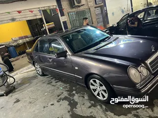  8 للبيع المستعجل مرسيدس E200 1996