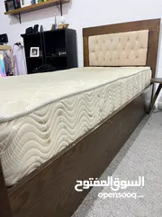 1 سرير مفرد خشب مع فرشة اصلية + مكتب شخصي