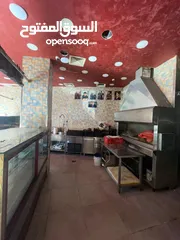  8 محلات للإيجار