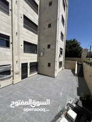  1 شقة شبه ارضي 240 متر مع ترس 250 متر و باربيكيو و شلال و كراج خاص في ضاحية النخيل تشطيب فندقي