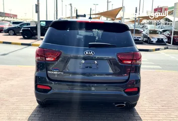  4 Kia seranto