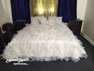  2 مسبل عرايس مع وجهين مخدة  للبيع المستعجل اشتريته ب 60 ولساتو جديد  غير مستعمل وفتحته للعرض فقط البيع