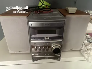  1 جهاز ستيريو DVD مع راديو ومشغل أقراص سي دي واشرطه عاديه القديمه مستعمل بحالة الوكاله