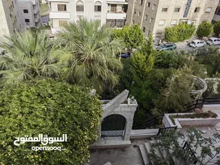  7 فيلا للبيع بمساحه حديقه كبيره و البيع بسعر الأرض