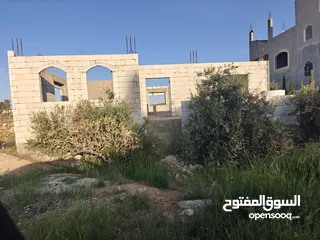  1 بيت للبيع اربع واجهات حجر