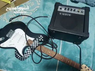  5 جيتار الكتريك كورت اسود مع امبلفاير و ستراب استخدام اقل من سنة بحالة وكالة