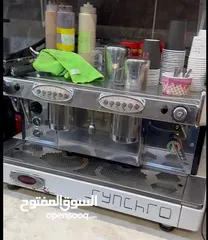  3 عدة محل  كاملة مع طاولات وكراسي للبيع