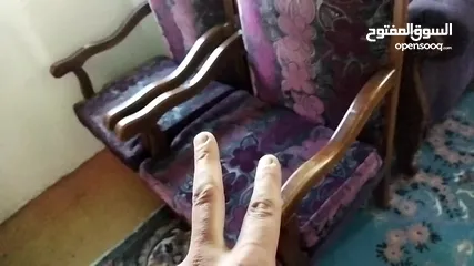  5 طقم كنب تسع مقاعد بحاجة شغل بسيط