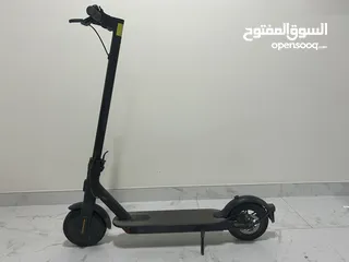  1 سكوتر كهربائي