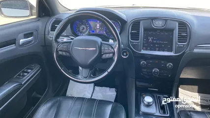  3 Chrysler 300 Limited 2020
