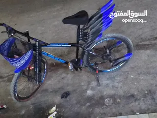  26 بيع بسكليت بحاله جيده جدااا اللون اسود وازرق واضح بالصوره غيارات شغاله وبرك شغال 100%