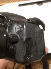  4 كاميرا Canon 600D مع ثلاث عدسات وشنتة