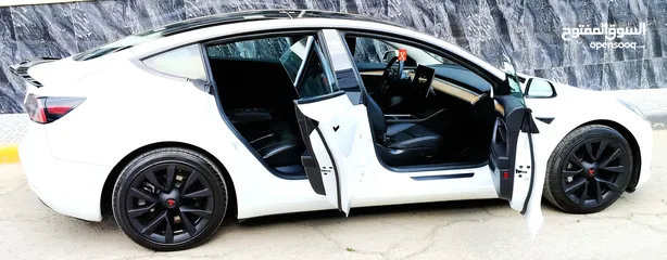  16 تيسلا 2022 model 3 فحص كامل 4 جـــيـــد بدون ملاحظات بودي (كرت ابيض) بحالة الوكالة بسعر لقطة ومحرووق