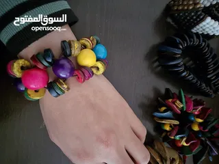  1 اساور خشبية ملونة جديدة