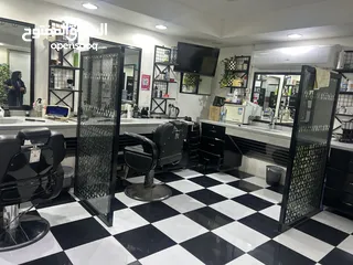  1 صالون رجالي للبيع بمعداته السعر قابل للتفاوض