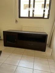  3 طرابيزات خشب و اثاث طبي للبيع