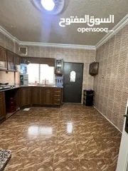  6 منزل مميز للبيع على شارعين موقع مرتفع ومطل