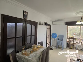  21 شقه مدخل مستقل مرتفعه 7 درجات عن الشارع مساحة الشقه 178 م2 عمر البناء 8 سنوات شماليه غربيه جنوبيه بس