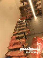  11 تفصيل وتركيب كافة اعمال السكوريت والشور بوكس ومرايا البقلاوة والديكور ومرايا الانارة