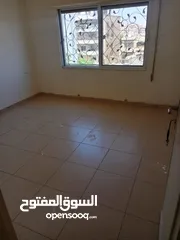 5 شقة فارغة - الجاردنز - 3نوم - 135م