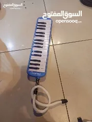  1 ميلوديكا مع شنتة والعدة