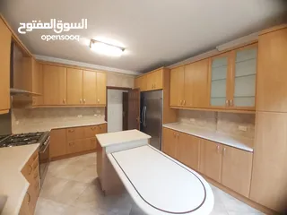  4 شقة ارضية للبيع اربع غرف نوم في جبل عمان قرب قصر زهران