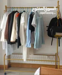  3 ستاند الملابس الذهبي   رَتّب غرفتك وعِش أجواء الفخامة   علّق الجواكت والفساتين بكل أريحية