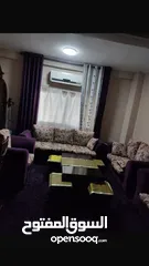  4 طقم كنب  و طاولة وسط و برداي و سجاد بحالة جيدة