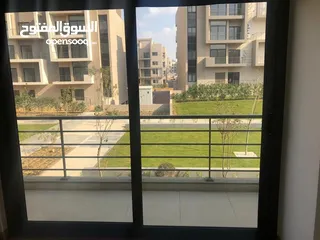  2 شقة للبيع 130 متر فى التجمع الاول بلوكيشن مميز امام اكاديمية الشرطة