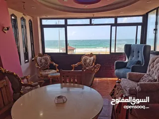  1 شاليه وش ميه صف أول علي البحر مباشر للايجار اليومي في المعمورة الشاطئ الاسكندريه