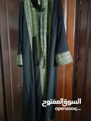  2 3عبايات مع بعضهم 25دينار كل وحدي لحال 10دنانير استعمال قليل مقاس XLبيلبس وزن 08 ل85