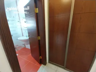  12 روف دوبليكس للأيجار ( جزء من فيلا ) ( Property 38746 ) سنوي فقط