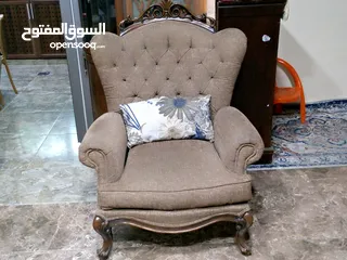  2 طقم كنب بحالة ممتازة