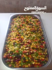  10 شيف شرقي وغربي وسلطات ابحث عن عمل خبرة في الاكل العربي والغربي والسلطات خبره اكثر من 15سنه