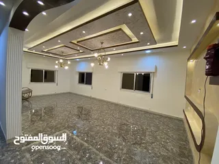  8 عماره ثلاث طوابق وروف بمواصفات خاصه للبيع في جبل الحسين
