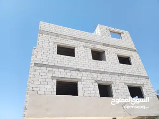  4 ارض مساحتها 317 مربع عليها بناء 3طوابق وروف الارض خليط شريك العمار جاهز
