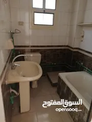  3 شقة  100 متر صافي ف المنطقه التامنه مدينةنصر.  خلف محلات رجب